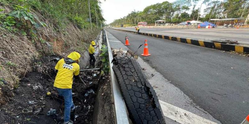 Covial intensifica labores de limpieza en la autopista Palín–Escuintla
