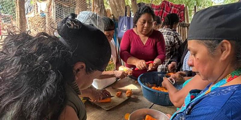 Fomentan la nutrición saludable con prácticas demostrativas