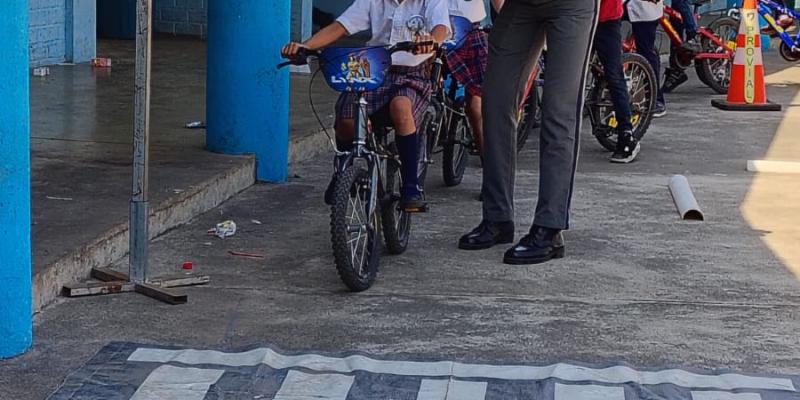 ¡Pequeños peatones, grandes lecciones! Educación vial que transforma en Escuintla