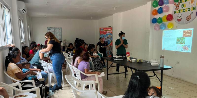 Entre canela y zanahoria, familias de Zacapa aprenden a alimentarse mejor