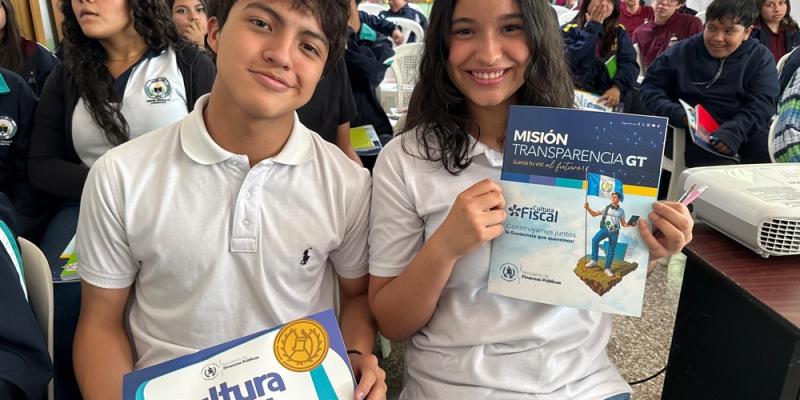 Jóvenes se informan sobre la gestión de los recursos públicos