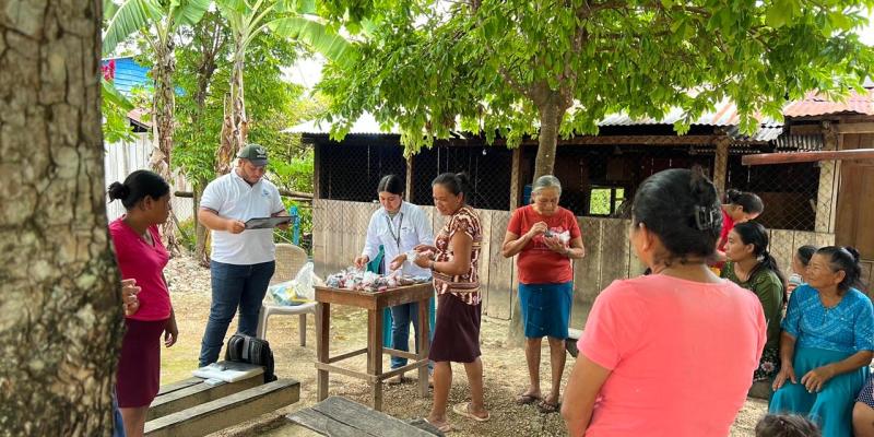 Entregan semillas para huertos familiares en Melchor de Mencos