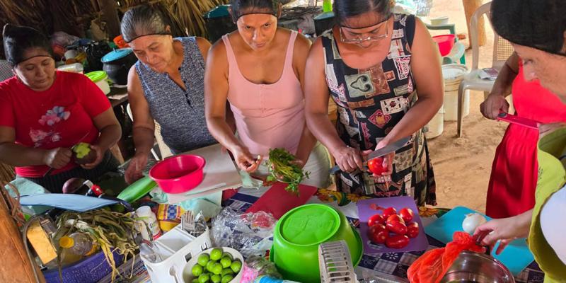 Familias de Taxisco aprenden a preparar la tilapia como opción nutritiva