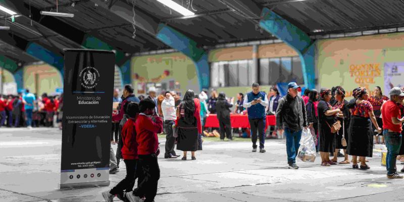 Mineduc promueve programas de  educación extraescolar en Festival Cultural en Quetzaltenango 