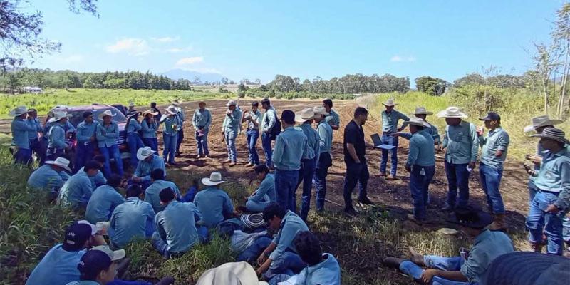 Capacitan a futuros peritos en prácticas sostenibles del programa Suelos y Agua para el Futuro