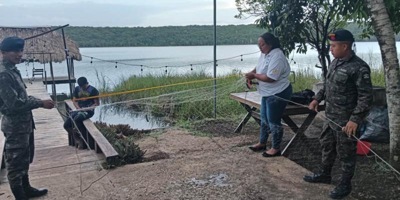 Decomisan trasmallo prohibido en el Lago Petén Itzá