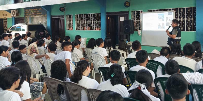 Estudiantes de Río Dulce conocen el trabajo para regular la pesca y acuicultura