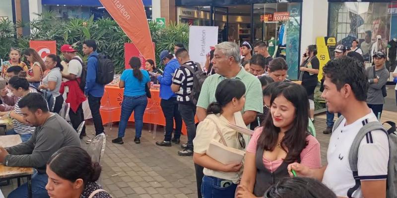 Se realiza con éxito Feria de Empleo en Santa Lucía Cotzumalguapa