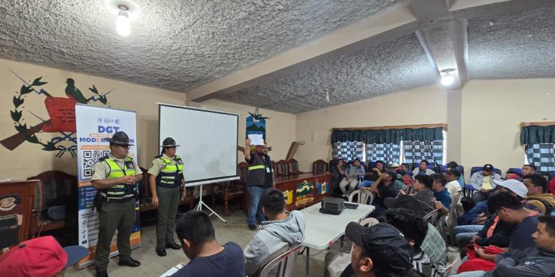 DGT capacita a 90 transportistas sobre herramientas digitales y seguridad vial en San Martín Sacatepéquez