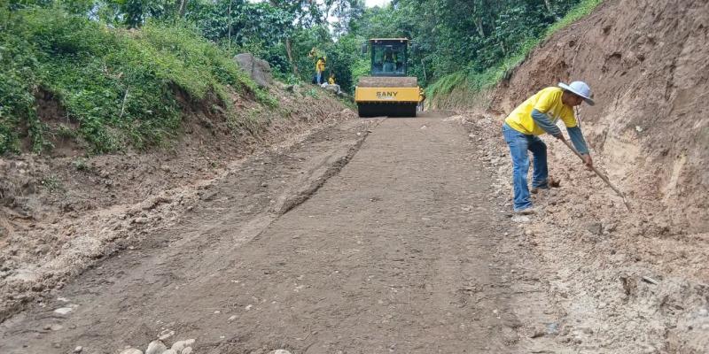 Trabajan por una mejor ruta para familias de Chantel y El Decoro 