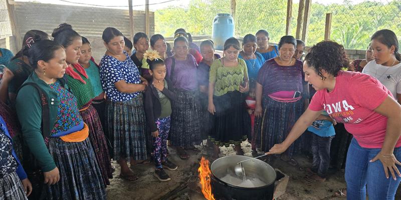 Mujeres peteneras adquieren conocimientos para emprender y generar ingresos