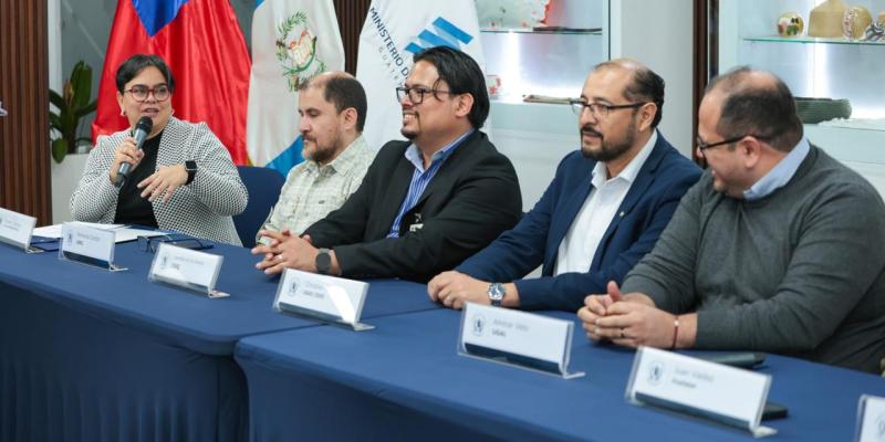 Encuentro con estudiantes del curso de semiconductores en Taiwán 2025 y 2026