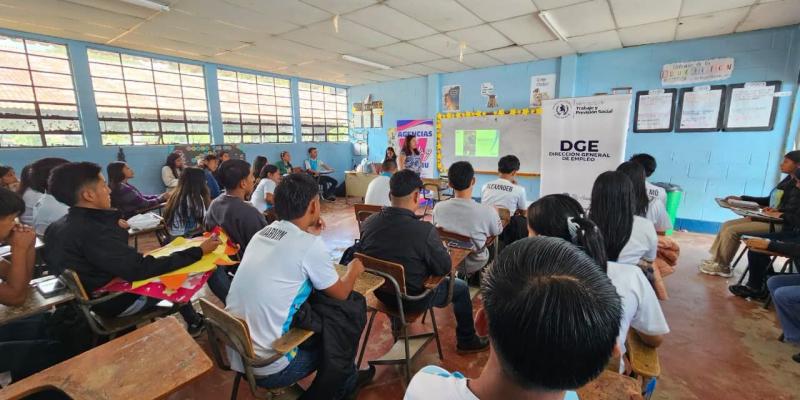 Mintrab brinda orientación laboral a 115 jóvenes