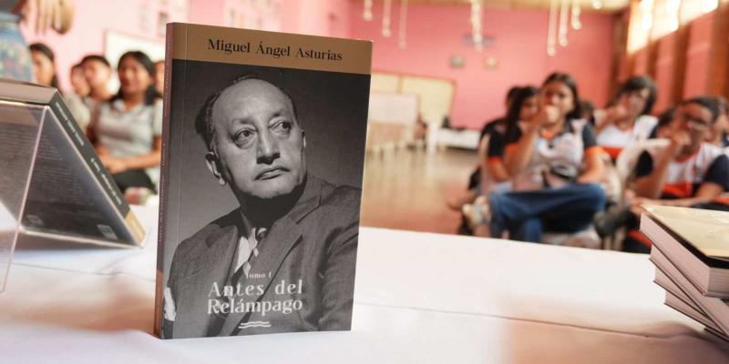 Editorial Cultura acerca la obra de Miguel Ángel Asturias a estudiantes de Chiquimula