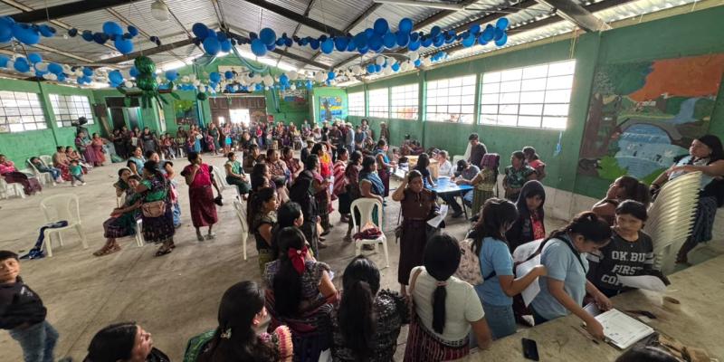 Entregan insumos a familias agricultoras de San Andrés Sajcabajá