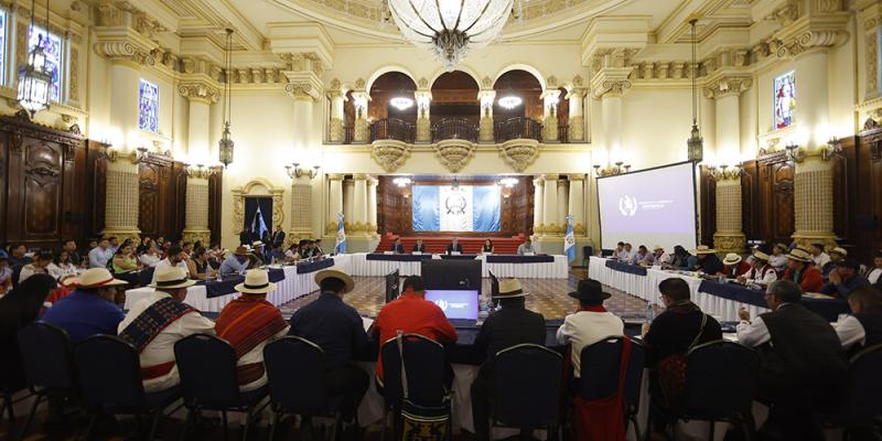 Gobierno aborda avances y desafíos del derecho a la salud con autoridades indígenas ancestrales