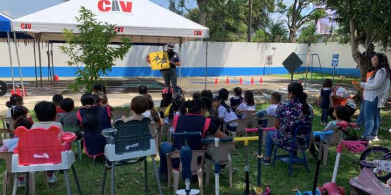 Los "Peques" aprenden sobre seguridad vial en el Día del niño
