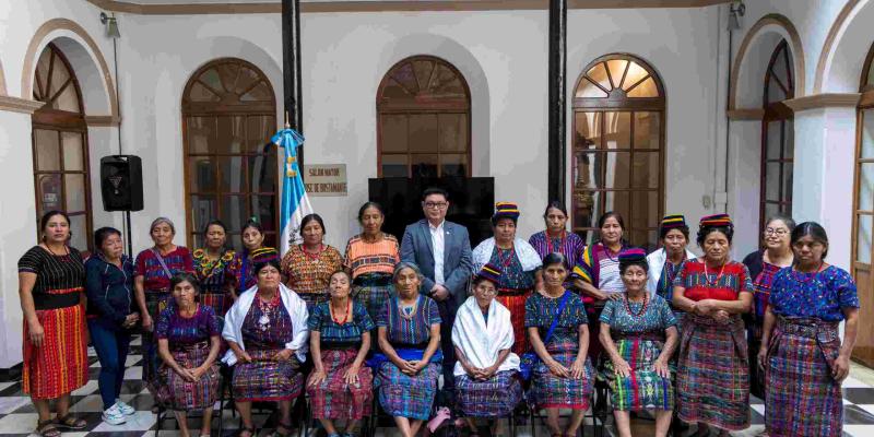 Mujeres Achi recorren el Museo Nacional de Historia para avanzar en la creación de un espacio de memoria histórica